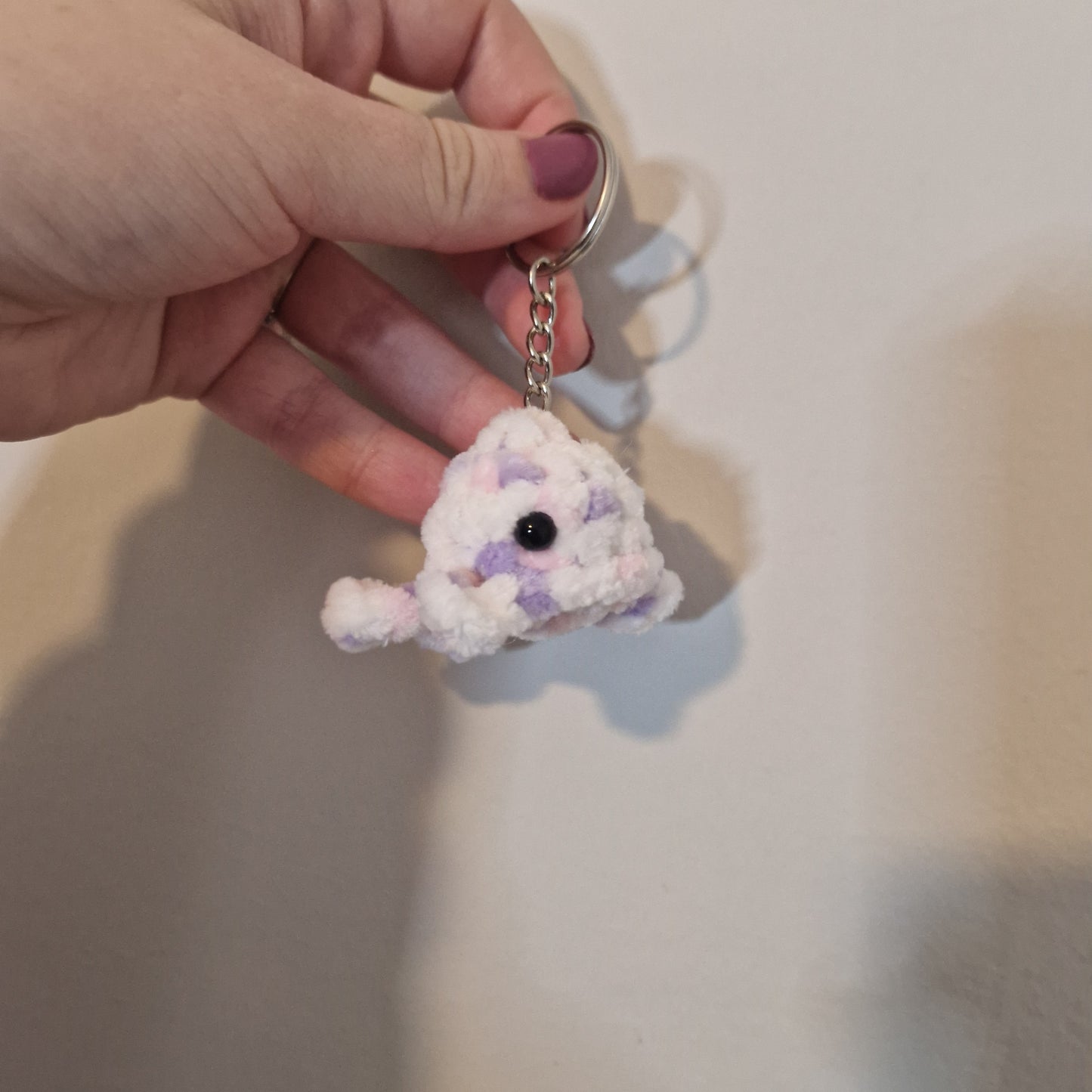 Lilac, white and pink mini whale chenille yarn crochet keyring