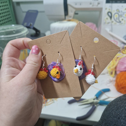 Chicken microcrochet earrings white or yellow