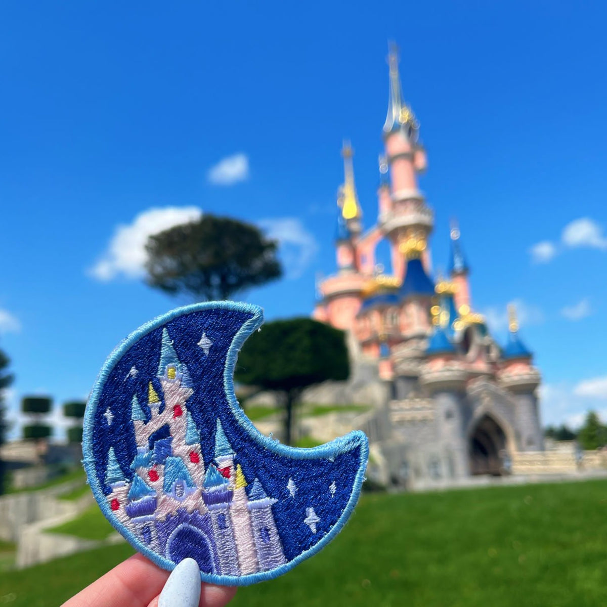 Castle iron-on embroidered patch