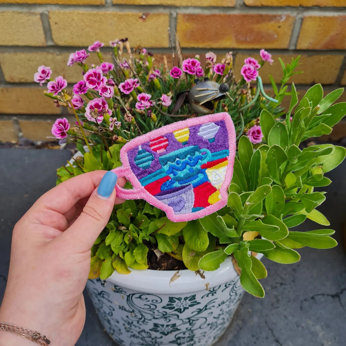 Teacups iron-on embroidered patch